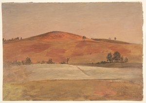 Landschaft mit niedrigem Hügel und Feldern