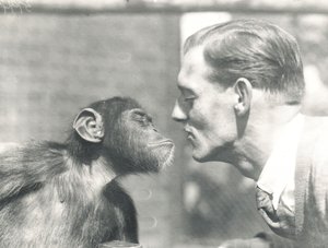 Booboo der Schimpanse und John Shelly im ZSL London Zoo, September 1927