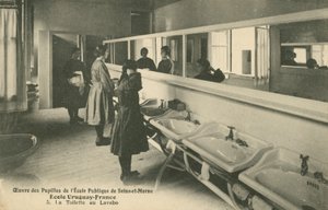Badezimmer in der öffentlichen Schule in Seine-et-Marne