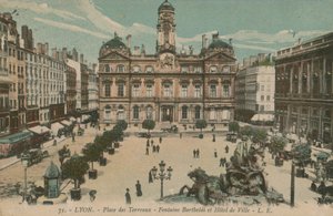 Lyon - Place des Terreaux - Bartholdi-Brunnen und das Rathaus von French Photographer