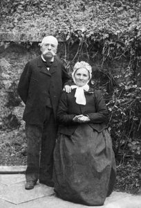Porträt eines älteren Paares, aus der Umgebung von Bourmont in Haute Marne. Fotografie späte 19. Jahrhundert. Ducos Sammlung