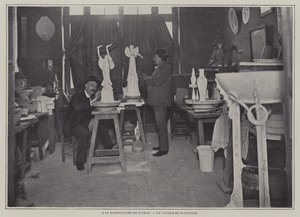 Bildhauerwerkstatt in der Porzellanfabrik von Sèvres, Frankreich von French Photographer