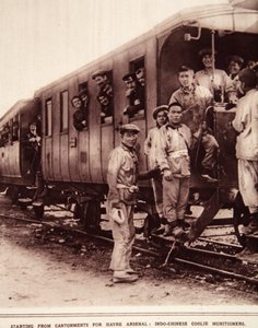 Abfahrt von Kantonen zum Arsenal von Havre: indo-chinesische Kulis als Munitionsarbeiter, Illustration aus The Illustrated War News, September 1916