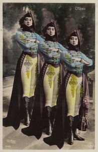 Drei identische Frauen von French Photographer