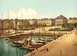 Blick auf La Place Gambetta vom Kai, Le Havre von French Photographer