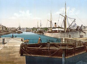 Blick auf den Kanal von den Schleusentoren in Caen von French Photographer