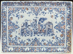 Ein rechteckiges Rouen-Tablett, bemalt in Blau und Eisenrot von French School