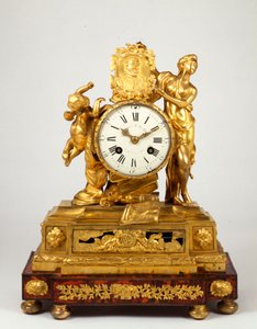 Eine späte Louis XV Ormolu-Kaminuhr mit einem Profilmedaillon von Henri IV, gehalten von Venus