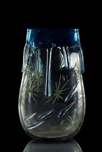 Kunst Frankreich: Vase, hergestellt ca. 1875-1878 aus getöntem Glas mit graviertem und emailliertem Dekor von French School