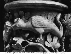 Basilisk, Kapitell aus der Kathedrale Notre Dame in Reims (Gipsabguss von Stein) von French School