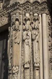 Kathedrale von Chartres, Detail der linken Büste der Bucht rechts vom Königstor, von links nach rechts, ein König, Roland, Ludwig VII. von French School