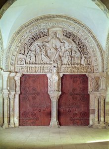 Zentrales Portal im Narthex der Kirche Sainte-Madelaine, mit Relief des Pfingstfestes im Tympanon, ca. 1150