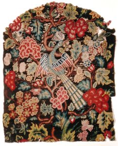 Stuhllehne mit Vogelmotiv
