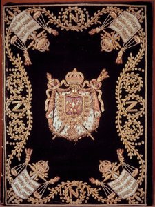 Einband einer der zwölf Originalausgaben des „Code civil des français“ verkündet von Napoleon Bonaparte am 21.03.1804. Es ist in Samt mit Gold- und Silberstickerei mit dem Emblem der Gerechtigkeit und den Waffen des Kaisers gebunden. Französisches Zivilges