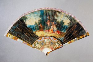 Beschädigter Handfächer im Vernis-Martin-Stil, der ein galantes Fest darstellt, Schwanenleder mit bemaltem Elfenbeingriff