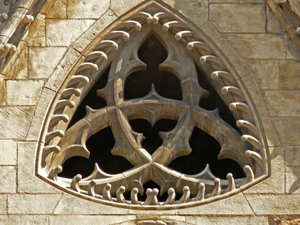 Rosette Trefoil an der Westfassade von French School
