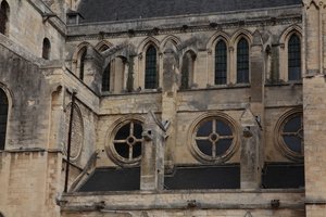 Darstellung der Oculi-Rosenfenster auf der Südseite