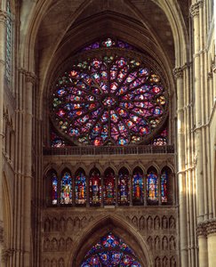 Gotische Architektur: Ansicht der Rosette der Kathedrale Notre-Dame von Reims aus dem 13. Jahrhundert