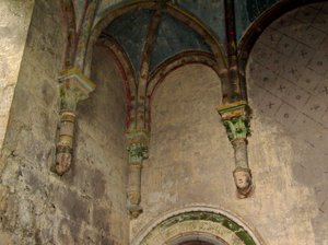 Innenraum der Kirche St. Hilaire-le-Grand, Poitiers von French School