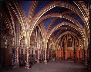 Innere Ansicht der unteren Kapelle der Heiligen Kapelle (1245 - 1248) in Paris, Frankreich von French School