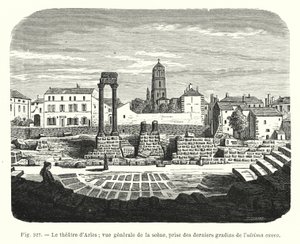 Das Theater von Arles; Gesamtansicht der Bühne, aufgenommen von den letzten Stufen der ultima cavea von French School