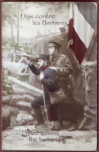 Patriotische Postkarte aus dem Ersten Weltkrieg, die einen französischen und einen englischen Soldaten zusammen darstellt, um 1915 von French School