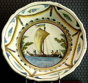 Teller mit Darstellung eines Segelbootes auf der Loire, Nevers