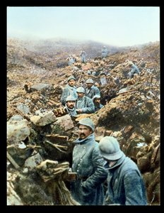 Postkarte mit französischen Soldaten in den Schützengräben, 1914-18 von French School
