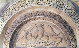 Relief vom Tympanon, das St. Michael und den Drachen darstellt, 1137 von French School