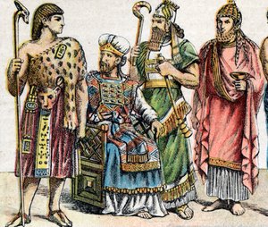 Religiöse Kostüme in der Antike: Porträt eines ägyptischen Hohepriesters, eines hebräischen Hohepriesters, eines assyrischen Königs in Amtstracht und eines phönizischen Priesters, Gravur