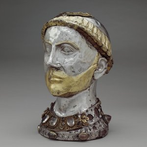 Reliquienbüste des Heiligen Yrieix, ca. 1220-40 (vergoldetes Silber mit Bergkristall, Edelsteinen und Glas) von French School