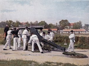 Schießen mit einer 95-Kanone von einem Aussichtspunkt für Sitze und Plätze - in „Militäralbum“ - Fußartillerie von French School
