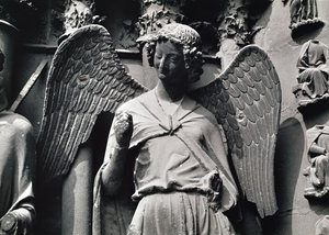 Der Engel mit einem Lächeln, Jambenfigur vom Westportal von French School