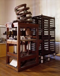 Der Sender vom Eiffelturm, 1914 (Holz & Metall)
