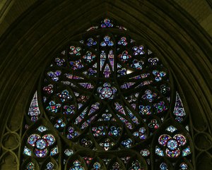 Die Nordrose mit geometrischem Rautenmuster (Rosettenfenster - innen)