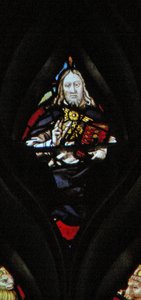 Das westliche Rosenfenster zeigt eine Szene aus dem Buch der Offenbarung: Gott auf seinem Thron mit dem verschlossenen Buch der sieben Siegel (5:1). von French School