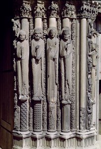 Unbekannte Figur, König Salomo, die Königin von Saba und König David, Gewändefiguren vom Königlichen Portal, 1140-55 von French School