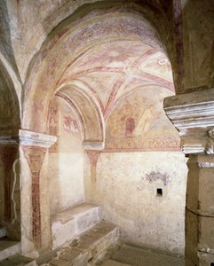 Blick auf die karolingischen Fresken in der inneren Krypta, ca. 858