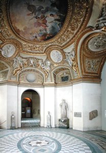 Ansicht der Mars-Rotunde mit Stuckfiguren von Michel Anguier