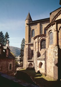 Ansicht der Außenansicht der Kirche, erbaut 1035-60 von French School