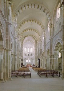 Ansicht des Inneren des Kirchenschiffs, ca. 1120-50 von French School