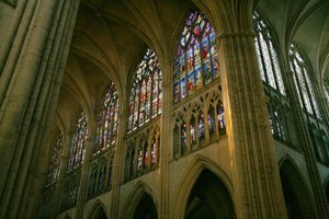 Ansicht der Nordseite des Kirchenschiffs und der Westseite des nördlichen Querschiffs