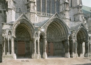 Ansicht der drei Portale des Nordquerhauses von French School