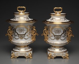 Weiß-goldene Eiskübel mit Deckel, Fabrik von Jacob-Petit von French School