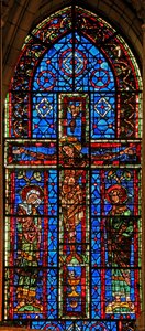 Fenster 100, die Kreuzigung mit der Jungfrau Maria und St. Johannes darstellend