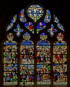Fenster, das Passionsszenen darstellt