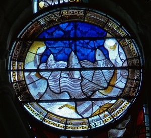Fenster, das die schreienden Seeungeheuer darstellt von French School