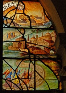 Fenster im Beinhaus (w.13) zeigt zwei Szenen: Schweineschlachtung: Abraham wird von drei Engeln besucht