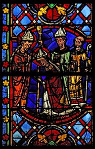 Fenster w08, Darstellung des Heiligen Martin mit Bischöfen und Klerikern von French School