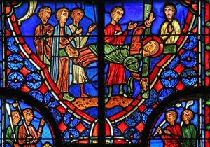 Fenster w11, St. Andreas an sein Kreuz gebunden und predigt der Menge von French School